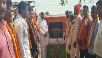 विधायक रमेश जायसवाल ने अपनी मौजूदगी में ग्रामीणों से कराया उद्घाटन