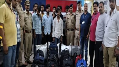 जीआरपी कोतवाली में पकडे गए तस्कर बरामद शराब