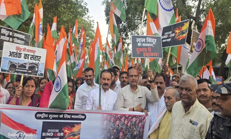धानापुर में निकली तिरंगा यात्रा में शामिल हुए सैयदराजा विधायक सुशील सिंह और ब्लॉक प्रमुख अजय सिंह