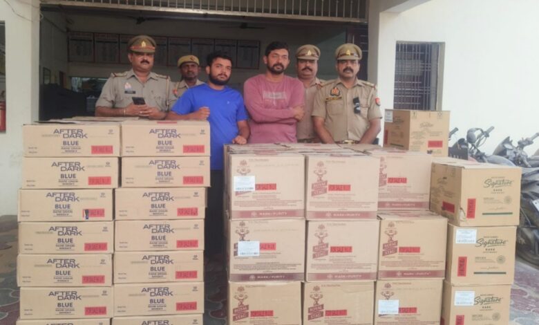 पकड़े गए तस्कर और बरामद शराब
