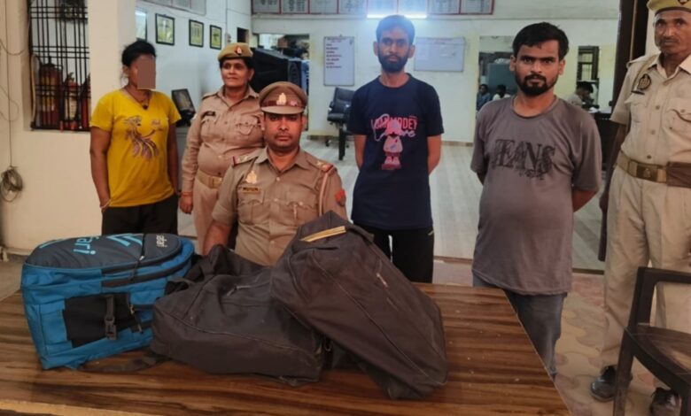 पुलिस की गिरफ्त में तस्कर और बरामद शराब