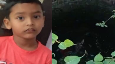 मृतक मंजर की फाइल फोटो , रामपुर गांव में स्थित कुआं