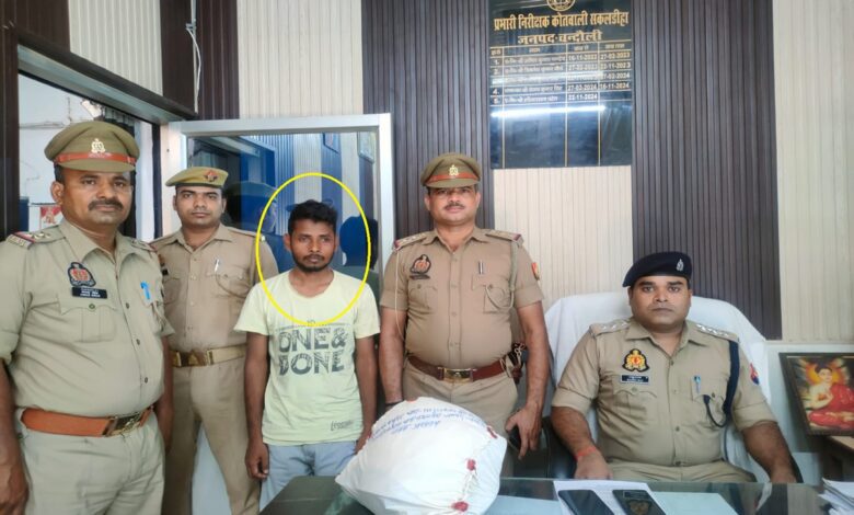 सकलडीहा पुलिस की गिरफ्त में हत्यारोपी चाचा अरमान उर्फ़ सलमान