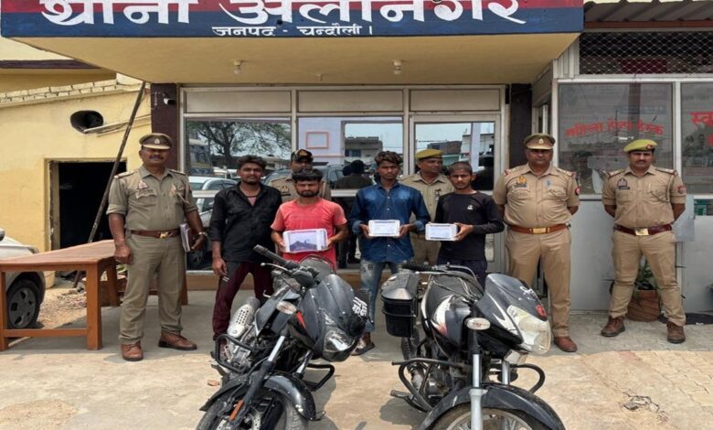 अलीनगर पुलिस की गिरफ्त में बदमाश और बरामद असलहा बाइक