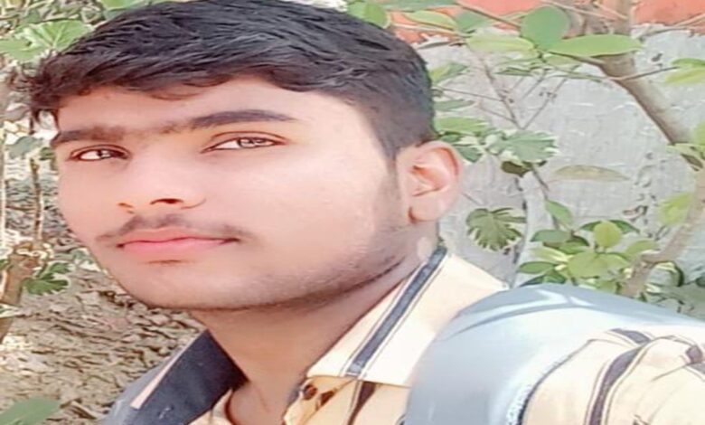 छात्र अनिकेत का फाइल फोटो