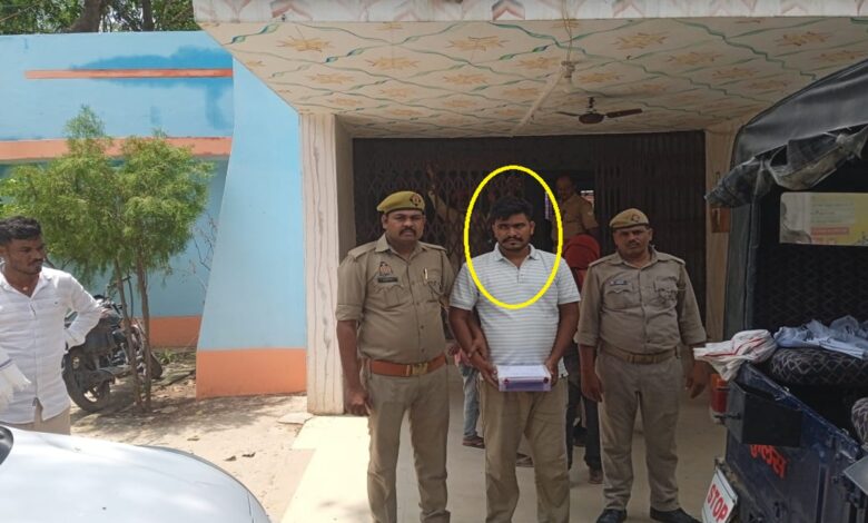 बलुआ पुलिस की गिरफ्त में आरोपी बरामद असलहा