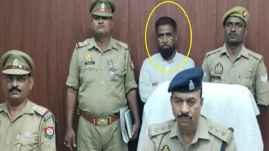 पुलिस की गिरफ्त में मौलाना