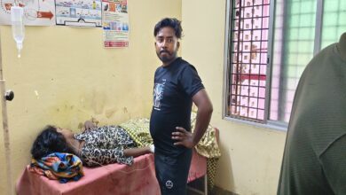 नौगढ़ सामुदायिक स्वास्थ्य केंद्र में भर्ती आकाशीय बिजली से झुलसी युवती