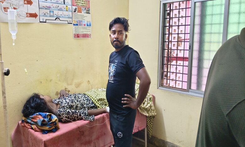 नौगढ़ सामुदायिक स्वास्थ्य केंद्र में भर्ती आकाशीय बिजली से झुलसी युवती