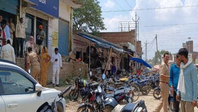 स्टेट बैंक के पास टप्पेबाजी की सूचना पर जांच पड़ताल करते सकलडीहा कोतवाल