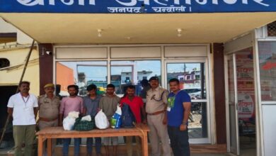 अलीनगर पुलिस और आरपीएफ की गिरफ्त में शराब तस्कर बरामद शराब