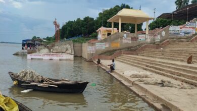 बलुआ पश्चिम वाहिनी घाट पर बना मंदिर डूबने के कगार पर