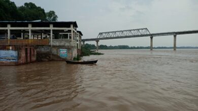 बलुआ घाट पर तेजी से बढ़ता गंगा का जलस्तर