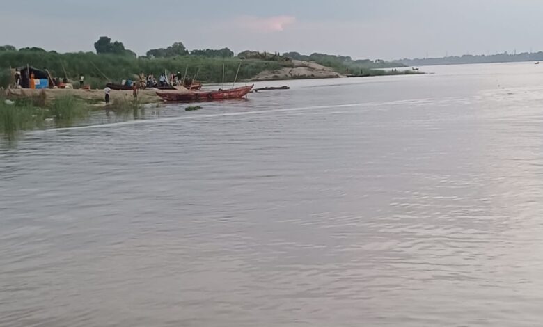 गंगा के बढ़ाव में डूबा तटवर्ती इलाका