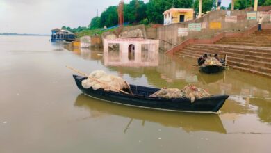 बलुआ घाट पर बने गंगा मंदिर में घुसा पानी