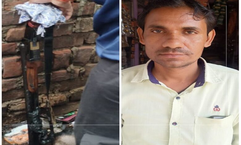 बरामद असलहा, मृतक संतोष मौर्य की फाइल