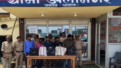 अलीनगर पुलिस और आरपीएफ की गिरफ्त में शराब तस्कर