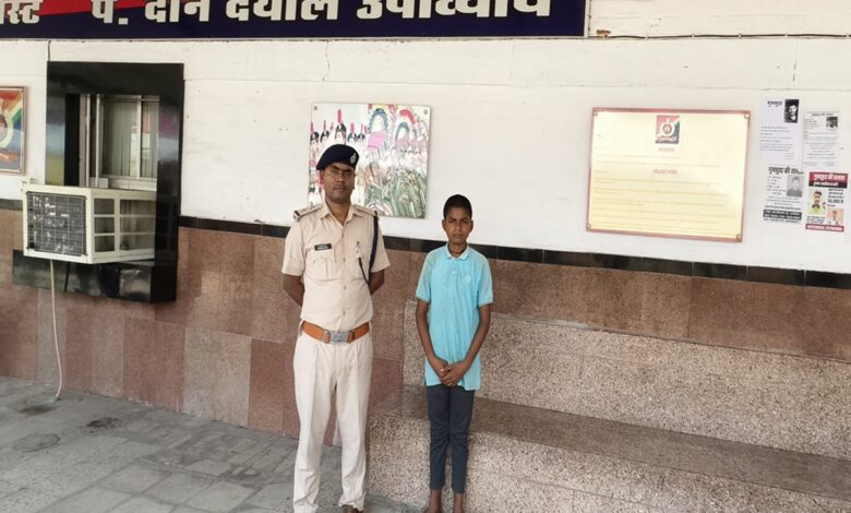 डीडीयू जंक्शन पर आरपीएफ द्वारा बरामद बच्चा