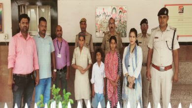 नाबालिकों को बरामद करने वाली आरपीएफ और पुलिस टीम