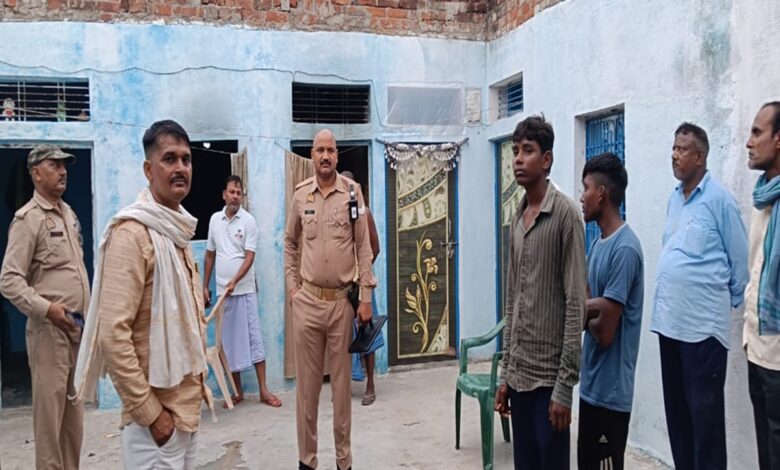 घटना स्थल पर सूचना पाकर पहुंची कोतवाली पुलिस जांच-पड़ताल करते हुए